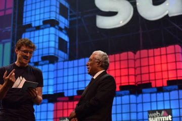 Web Summitin perustaja Paddy Vosgrave (vas.) ja Portugalin pääministeri António Costa Web Summitin avajaisissa 2016.